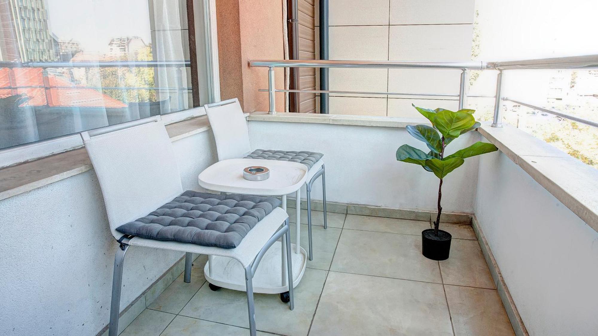 Maxim Center 1bdr Next To Subway Station And Mall Apartamento