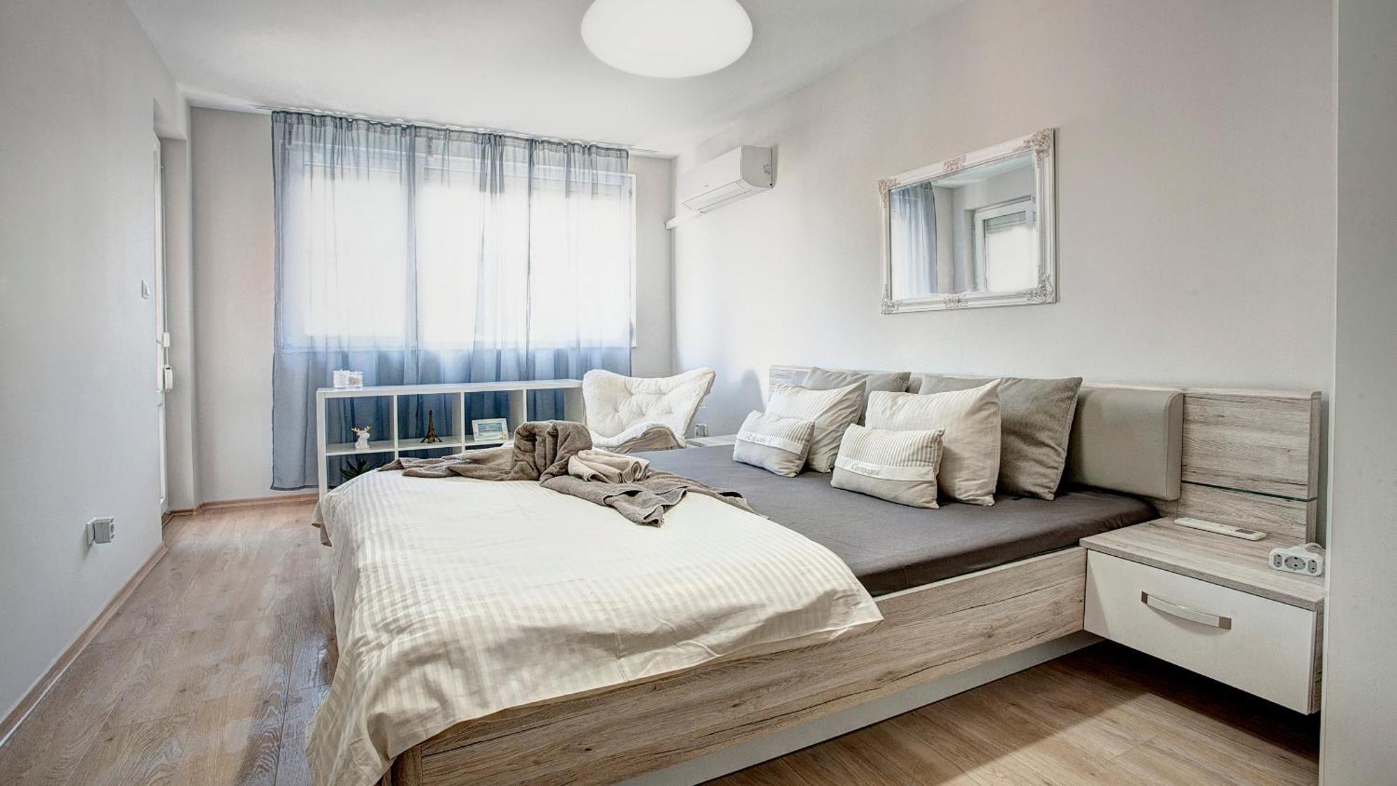 Apartment Maxim Center 1bdr Next To Subway Station And Mall