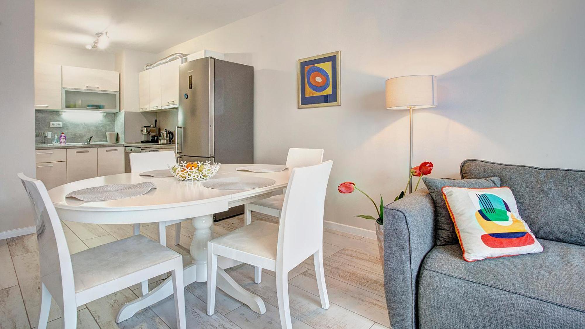 Maxim Center 1bdr Next To Subway Station And Mall Apartment